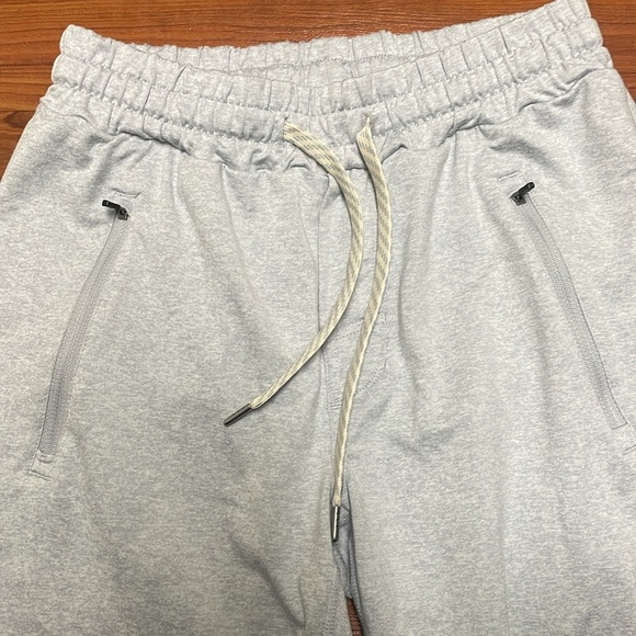 Vuori Men’s Ponto Performance Jogger in platinum heather size XS - Picture 7 of 13